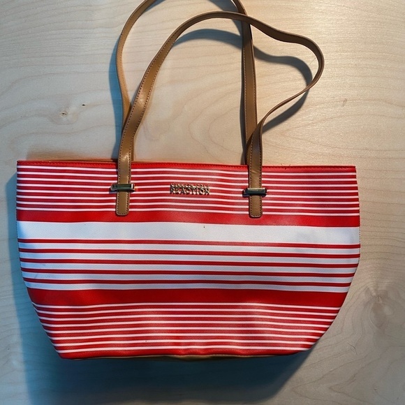 Kenneth Cole Reaction Purse (BU) - Picture 1 of 14
